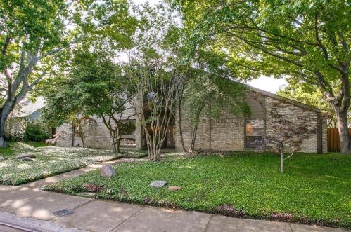 6710 Firelight Ln, Dallas, TX 75248-4028