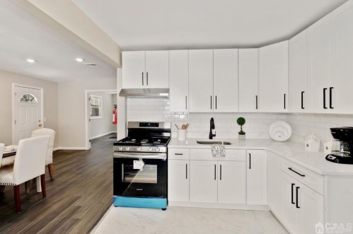 40 Markham Rd, Edison NJ  08817-4129 exterior