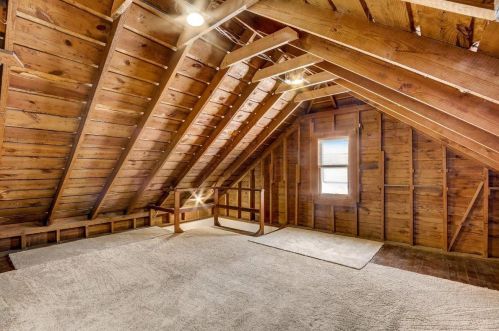 1983 76, Milwaukee WI 53219-1128 exterior