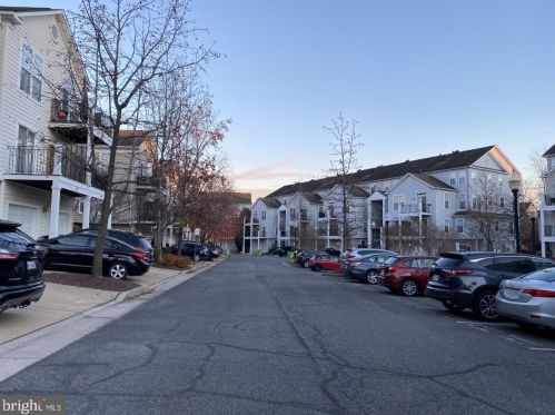 5082 Donovan Dr, Alexandria VA 22304-7755 exterior