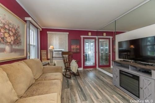 12 Greenwood Pl, Valley Stream NY  11581-1810 exterior