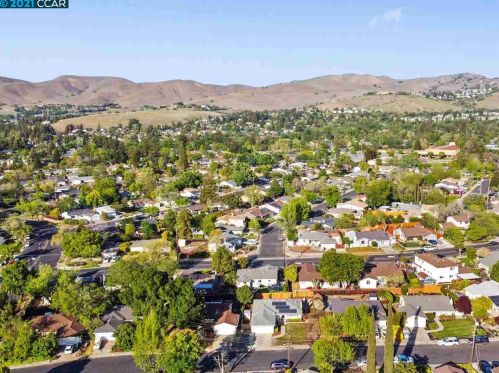 5507 Alaska Dr, Concord CA  94521-4009 exterior