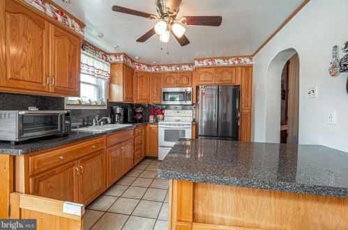 739 Charlotte St, Pottstown PA 19464-5947 exterior