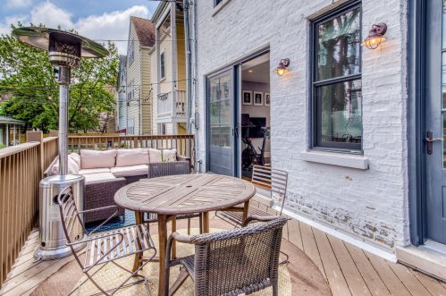 4727 Artesian Ave, Chicago IL 60645-5302 exterior