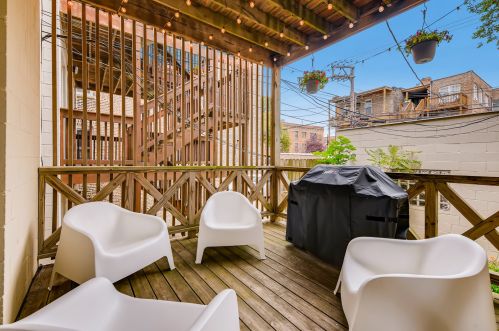 2552 Walton St, Chicago IL  60622-0036 exterior