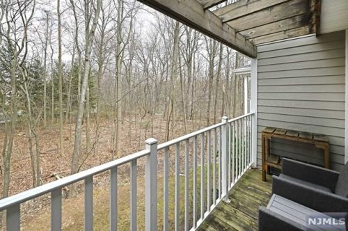 1422 York St, Mahwah NJ 07430-3268 exterior