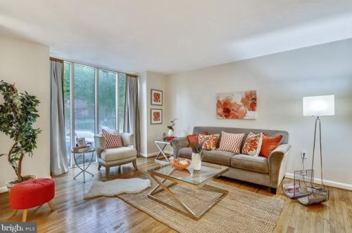 8044 Inverness Ridge Rd, Rockville, MD 20854-4011