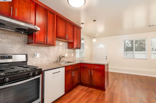 1215 San Pablo, Berkeley CA 94706-1130 exterior