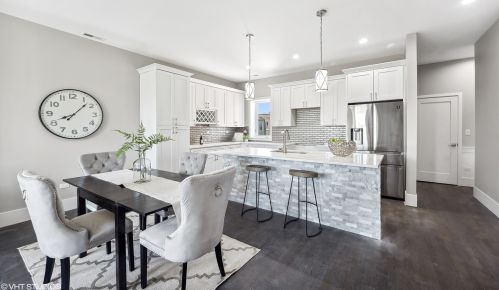 616 46th St, Chicago, IL 60653-3534