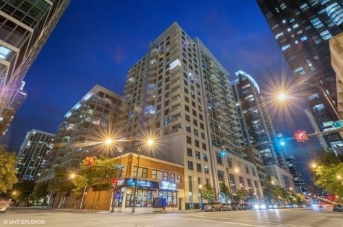 1305 Michigan Ave, Chicago IL 60605-3284 exterior