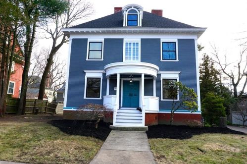 257 Olney St, Providence, RI 02906-2325