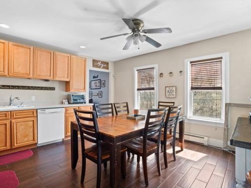 4 Lewis St, Woonsocket RI 02895-1905 exterior