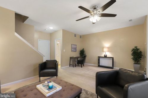 6747 Applemint Ln, Alexandria VA 22310-2649 exterior