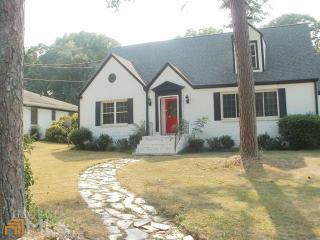 1565 Centra Villa Dr, Atlanta GA  30311-3903 exterior