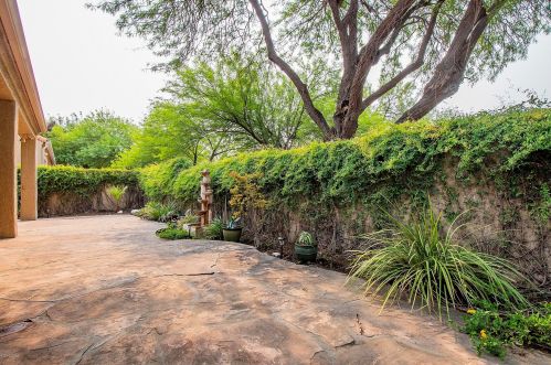 5829 Golden Eagle Dr, Tucson AZ 85750-0817 exterior