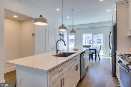 211 Douglas St, Washington DC  20002-1031 exterior