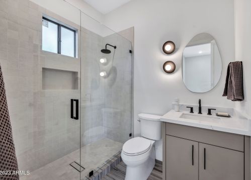 2053 37 Pl, Phoenix AZ 85050-8309 exterior