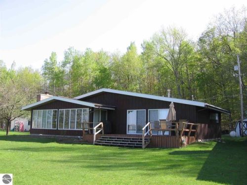 4440 Lakeside Blvd, Hale MI  48739-8400 exterior