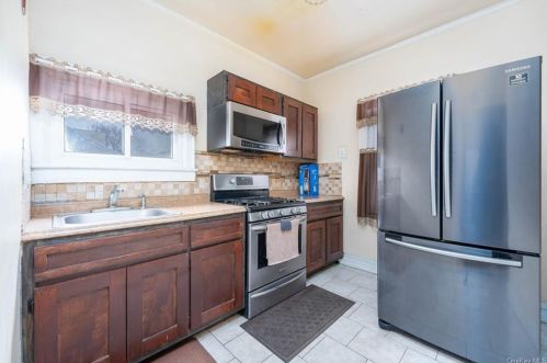 601 226 St, Bronx NY 10466-3932 exterior