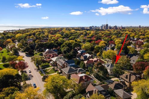 4042 Richland Ct, Milwaukee WI 53211-2147 exterior