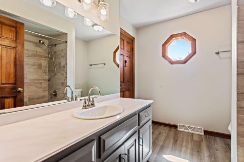 11830 Waterford Ave, Milwaukee WI  53228-1863 exterior