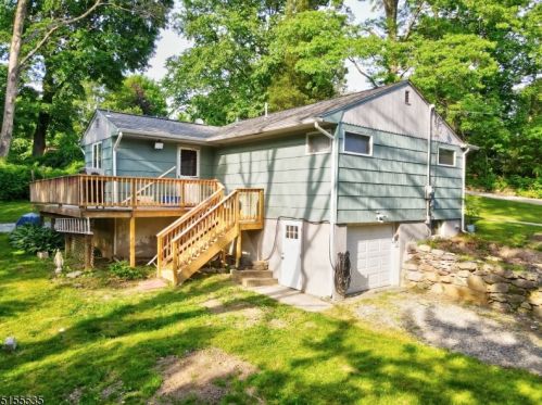 25 Grandview Ln, West Milford Lakes NJ  07480-1424 exterior