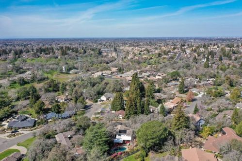 9811 Blue Lk Dr, Folsom CA 95630-1909 exterior