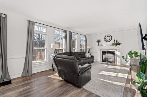 6016 Hawthorn Dr, Moon Twp PA  15108-9064 exterior