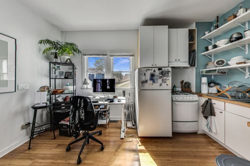 1915 Roscoe St, Chicago IL 60618-5236 exterior