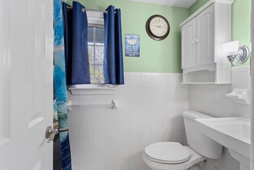 2351 Berkshire Dr, Pittsburgh PA  15241-2445 exterior