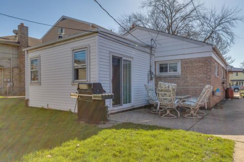 5735 Monitor Ave, Chicago IL 60638-3621 exterior