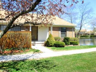 22246 Edgewater, Novi MI  48375-5015 exterior