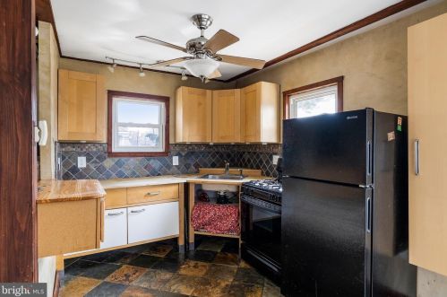 31 Clinton Ave, Camden NJ 08109-2006 exterior