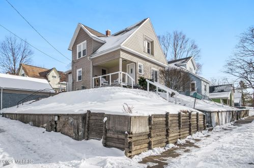 2205 Luella St, Kalamazoo, MI 49001-3705