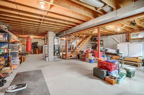 6 Prosperous Vly Rd, Middletown NY 10940-8424 exterior