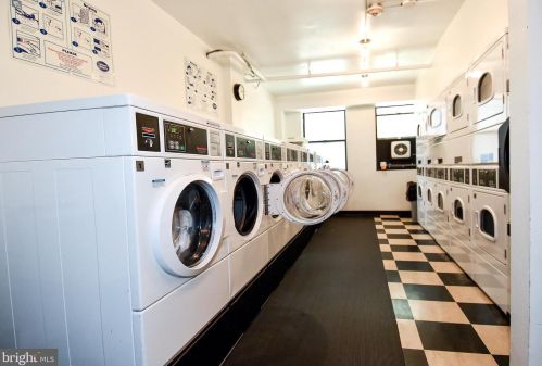 1 Scott Cir, Washington DC  20036-2207 exterior