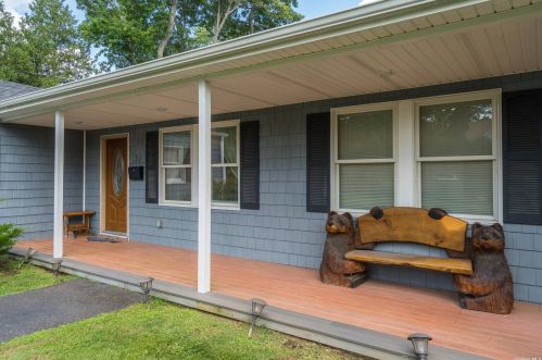 31 Harned Rd, Commack NY 11725-5104 exterior
