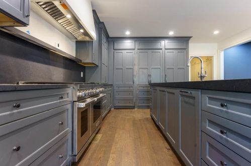 5666 Long Island Dr, Atlanta GA  30327-4842 exterior