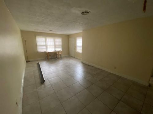 1076 Donnelly Ave, Atlanta GA 30310-3353 exterior