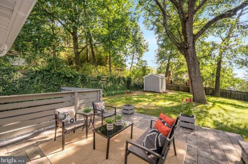 2809 James Dr, Alexandria VA  22303-1338 exterior