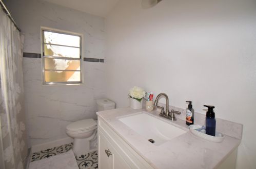 890 Walters Ter, Fort Pierce FL  34983-3987 exterior