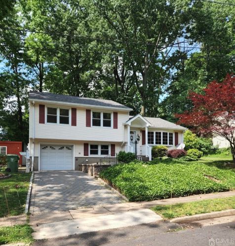 4 Jay St, Edison, NJ 08837-2648