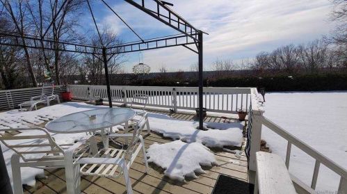 15 Mont Ave, Huntington Station NY 11746-6835 exterior