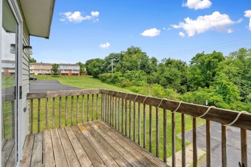 501 Bonnie Brae Dr, Moon Twp PA  15108-3851 exterior