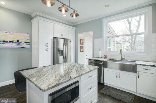 212 Atlantic Ave, Tavistock NJ 08033-3334 exterior