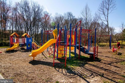 3903 El Camino Pl, Alexandria VA 22309-1447 exterior