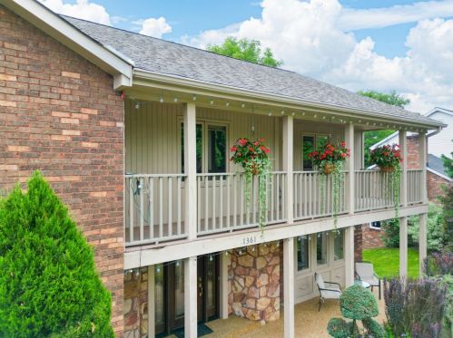 1361 Redfern Dr, Pittsburgh, PA 15241-2932