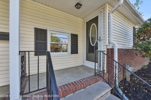 72 Crestview Dr, Middletown, NJ 07748-3606