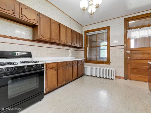 2008 Addison St, Chicago IL 60618-6102 exterior