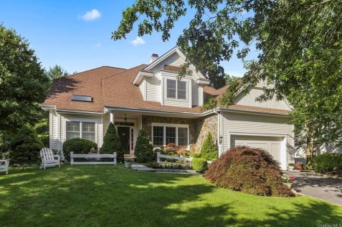 6 Birdsall Farm Dr, Armonk, NY 10504-1352